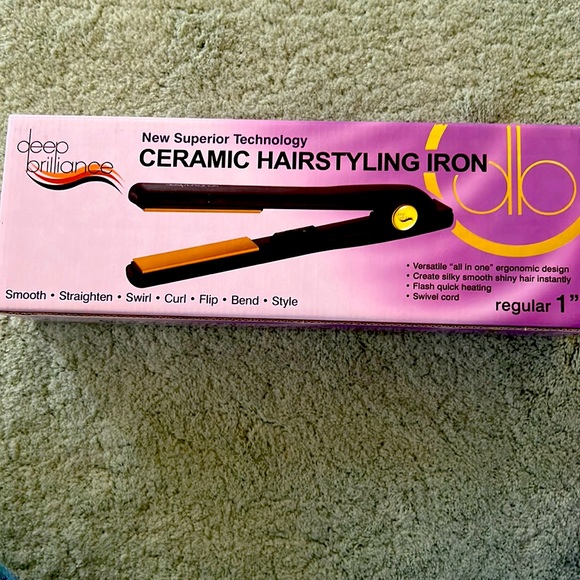 NWT Ceramic straightening iron - Picture 1 of 3